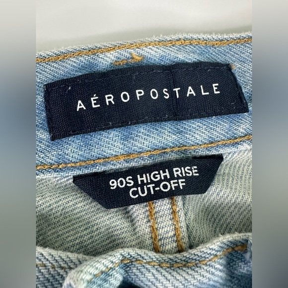 Aeropostale 90s High Rise Cut-Off Light Wash Jean Shorts Size 000 - Picture 8 of 11